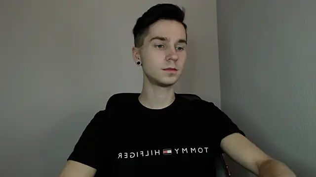 Joseph  Quinn online show from 9, 1, 2025