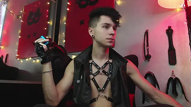 Joseph  Quinn online show from 10, 1, 2025