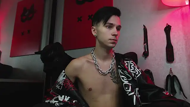 Joseph  Quinn online show from 24, 1, 2025