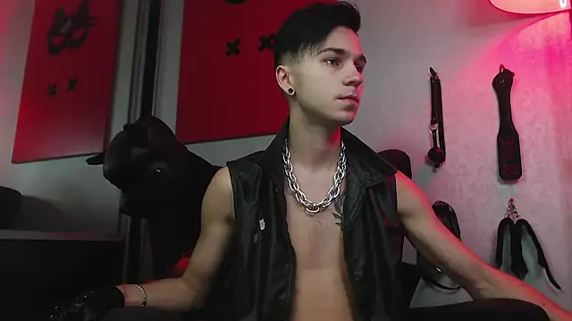 Joseph  Quinn online show from 25, 1, 2025