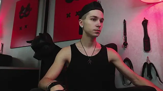 Joseph  Quinn online show from 1, 2, 2025