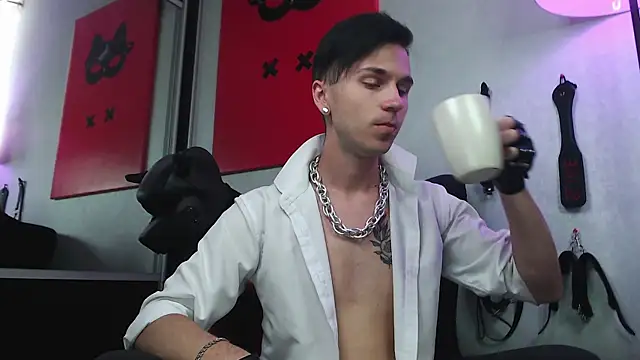 Joseph  Quinn online show from 17, 2, 2025