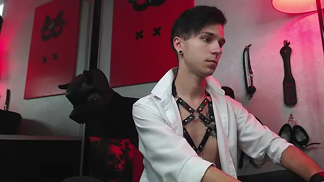 Joseph  Quinn online show from 1, 3, 2025