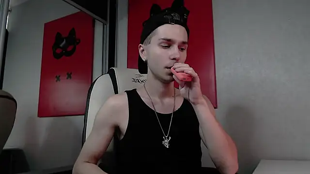 Joseph  Quinn online show from 20, 9, 2025