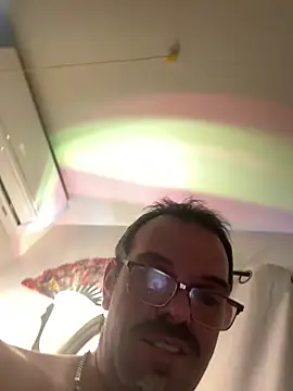Snapshot of badboybrad11 chatting on 6, 4, 2026 badboybrad11 online show from 6, 4, 2026
