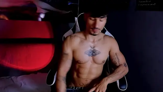 Snapshot of Thomas_Fit1 chatting on 28, 4, 2026 Thomas Fit1 online show from 28, 4, 2026