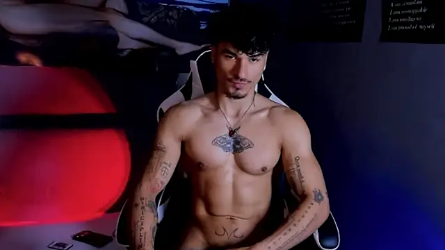 Snapshot of Thomas_Fit1 chatting on 28, 4, 2026 Thomas Fit1 online show from 28, 4, 2026