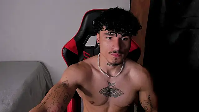 Snapshot of Thomas_Fit1 chatting on 18, 5, 2026 Thomas Fit1 online show from 18, 5, 2026