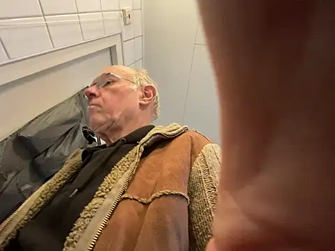 Snapshot of martxxxxx chatting on 15, 12, 2024 martxxxxx online show from 15, 12, 2024