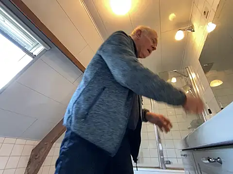 Snapshot of martxxxxx chatting on 16, 3, 2025 martxxxxx online show from 16, 3, 2025