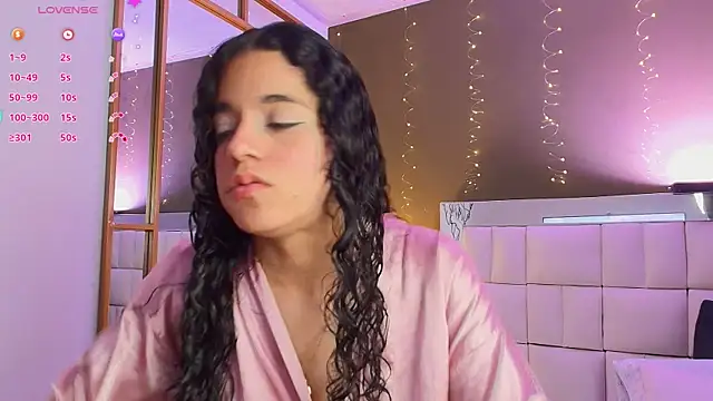 Snapshot of anahi_maite chatting on 18, 9, 2025 anahi maite online show from 18, 9, 2025
