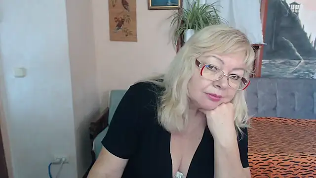 EvelynLoveShy online show from 29, 10, 2025