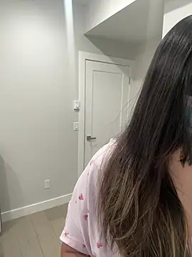 jAsMinE678 online show from 8, 4, 2026