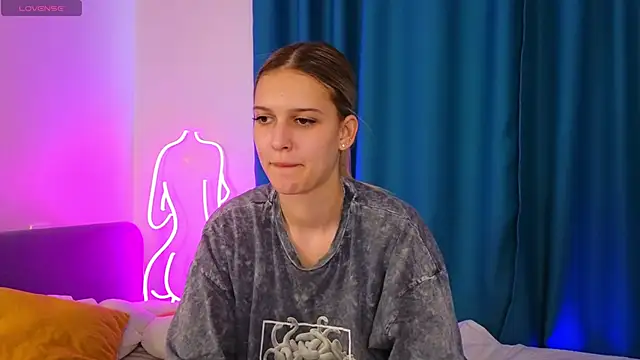 KimberliDean online show from 28, 2, 2025