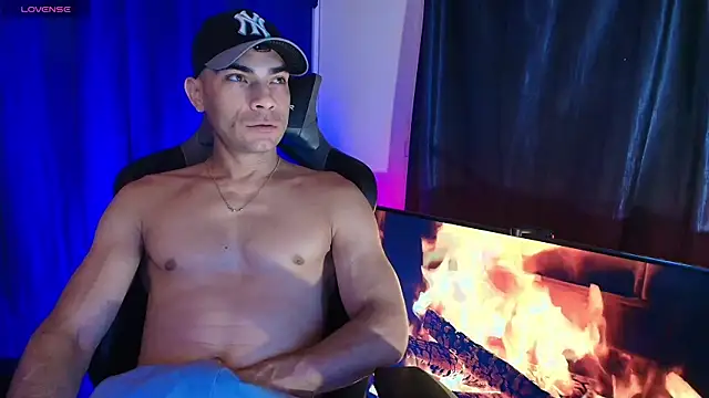 Snapshot of sexyboycolombi4 chatting on 29, 6, 2026 sexyboycolombi4 online show from 29, 6, 2026