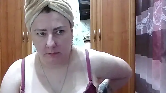 Snapshot of SophieNightAh chatting on 5, 2, 2026 SophieNightAh online show from 5, 2, 2026