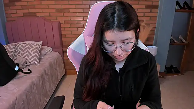 Snapshot of Amy_joones chatting on 7, 5, 2026 Amy joones online show from 7, 5, 2026
