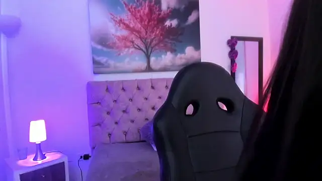 Julianaa Castro  online show from 7, 3, 2025