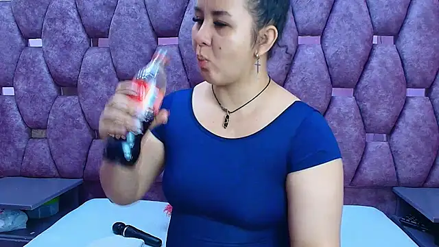 Snapshot of AlaSmith chatting on 6, 4, 2026 AlaSmith online show from 6, 4, 2026