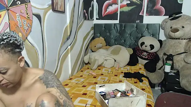 manzanahot9 online show from 18, 11, 2025