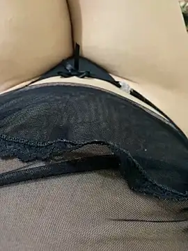 Snapshot of couple_shy chatting on 21, 10, 2025 couple shy online show from 21, 10, 2025