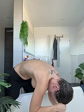 AnnikaRose online show from 4, 3, 2025