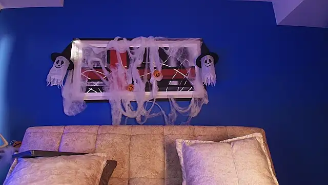 liccy hall online show from 31, 10, 2025