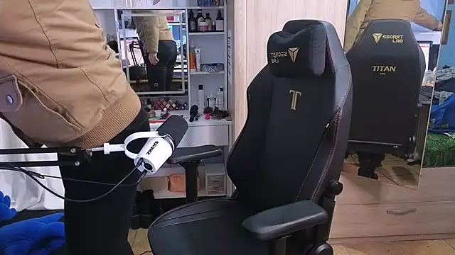 Snapshot of MemiKouki chatting on 9, 1, 2025 MemiKouki online show from 9, 1, 2025