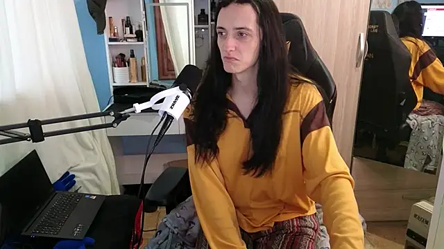 Snapshot of MemiKouki chatting on 19, 3, 2025 MemiKouki online show from 19, 3, 2025