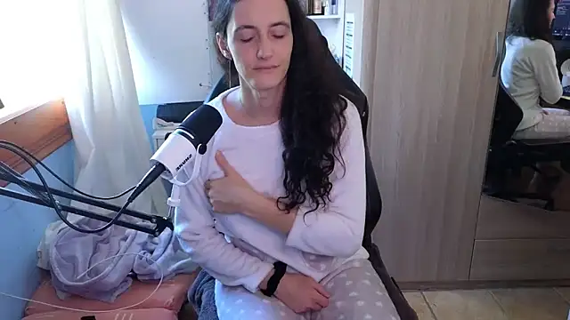 Snapshot of MemiKouki chatting on 25, 9, 2025 MemiKouki online show from 25, 9, 2025