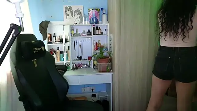 Snapshot of MemiKouki chatting on 14, 10, 2025 MemiKouki online show from 14, 10, 2025