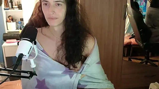 Snapshot of MemiKouki chatting on 21, 11, 2025 MemiKouki online show from 21, 11, 2025