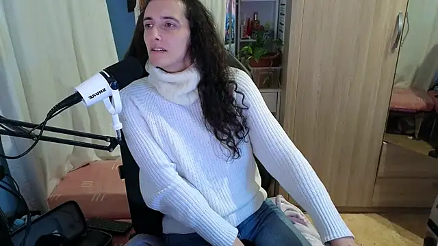 Snapshot of MemiKouki chatting on 24, 11, 2025 MemiKouki online show from 24, 11, 2025