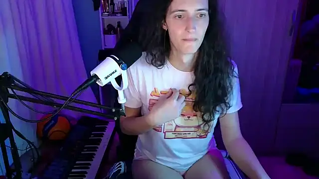 Snapshot of MemiKouki chatting on 28, 11, 2025 MemiKouki online show from 28, 11, 2025