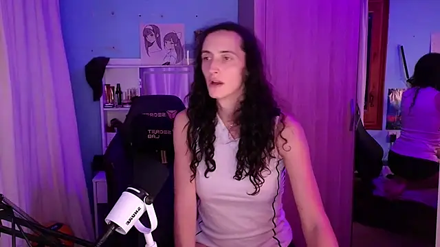 Snapshot of MemiKouki chatting on 13, 12, 2025 MemiKouki online show from 13, 12, 2025