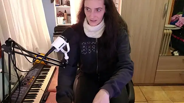 Snapshot of MemiKouki chatting on 22, 12, 2025 MemiKouki online show from 22, 12, 2025