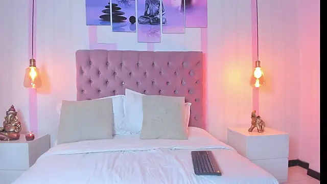 Sophia turneer online show from 1, 3, 2025