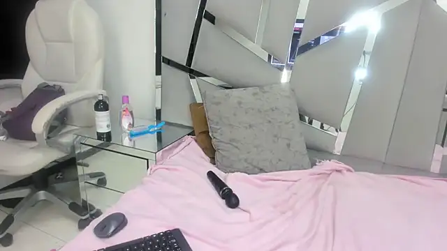 Catherinee69 x online show from 23, 12, 2024