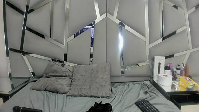 Catherinee69 x online show from 9, 1, 2025