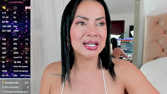 veronika naughty online show from 28, 1, 2025