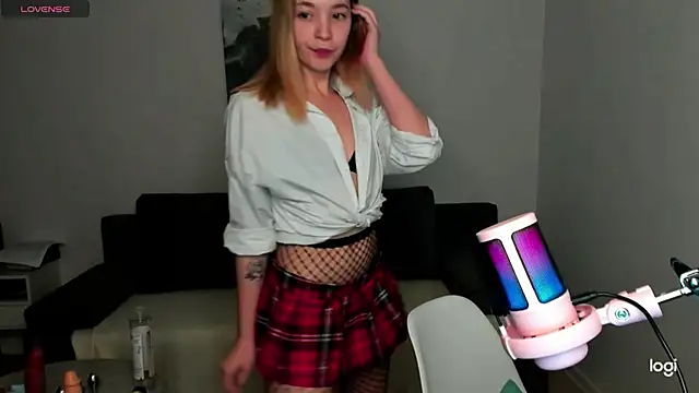 Snapshot of MiaThaine chatting on 1, 12, 2024 MiaThaine online show from 1, 12, 2024