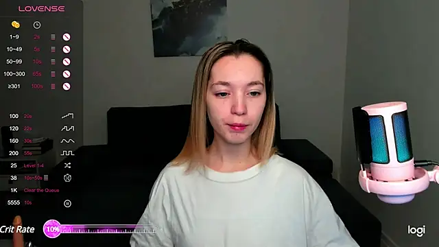 Snapshot of MiaThaine chatting on 4, 12, 2024 MiaThaine online show from 4, 12, 2024