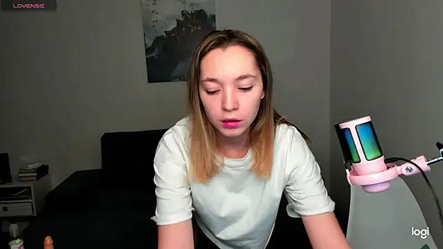 Snapshot of MiaThaine chatting on 5, 12, 2024 MiaThaine online show from 5, 12, 2024