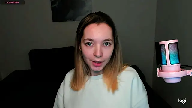 Snapshot of MiaThaine chatting on 6, 12, 2024 MiaThaine online show from 6, 12, 2024