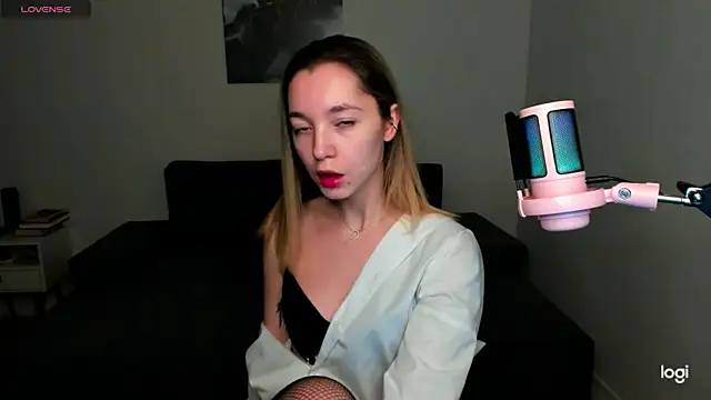 Snapshot of MiaThaine chatting on 14, 12, 2024 MiaThaine online show from 14, 12, 2024