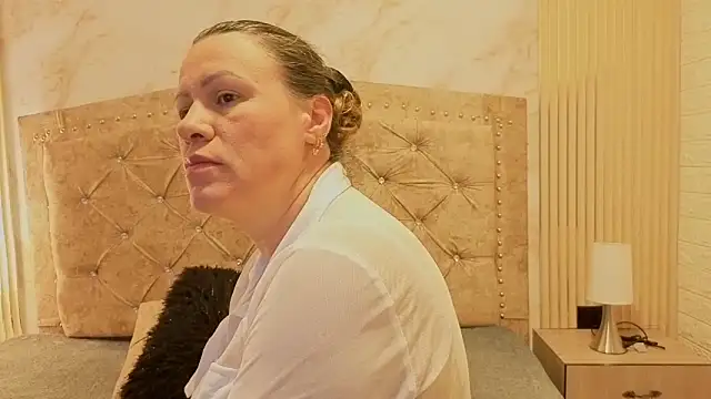 charlotte  G online show from 8, 11, 2025