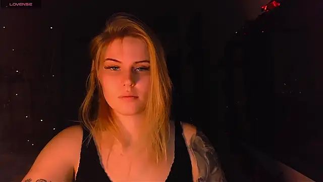 Snapshot of VoluptuousDreams chatting on 1, 2, 2025 VoluptuousDreams online show from 1, 2, 2025