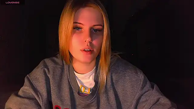 Snapshot of VoluptuousDreams chatting on 2, 2, 2025 VoluptuousDreams online show from 2, 2, 2025