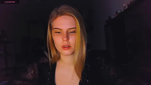 Snapshot of VoluptuousDreams chatting on 2, 3, 2025 VoluptuousDreams online show from 2, 3, 2025