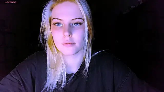Snapshot of VoluptuousDreams chatting on 9, 3, 2025 VoluptuousDreams online show from 9, 3, 2025